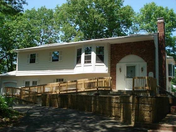 1st image of 5 Lincoln Pl