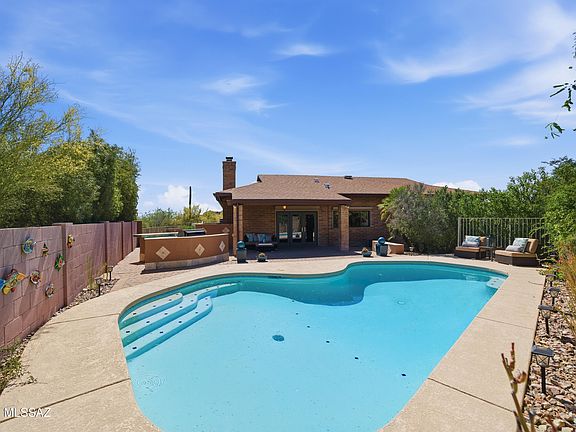 2nd image of 6602 N Catalina Ave