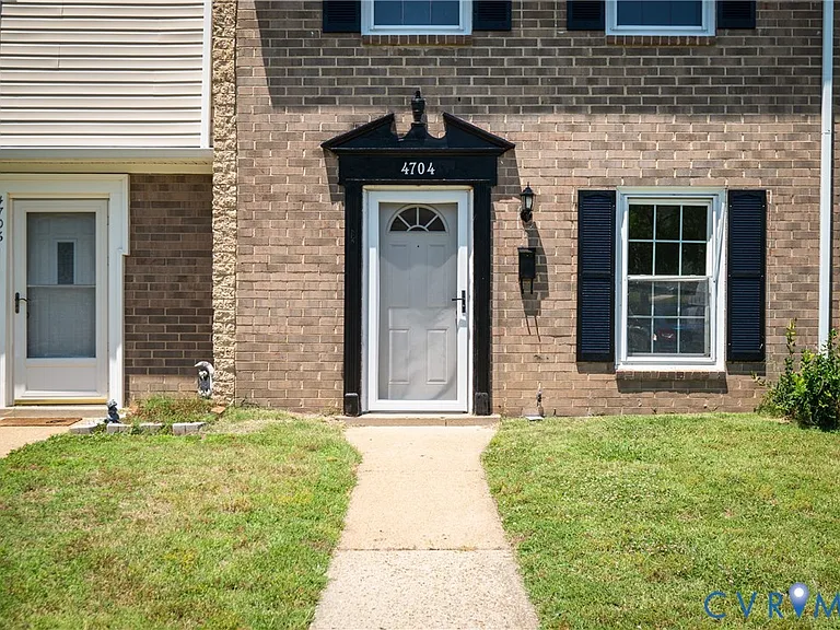 4704 Leadenhall Dr — Photo 4