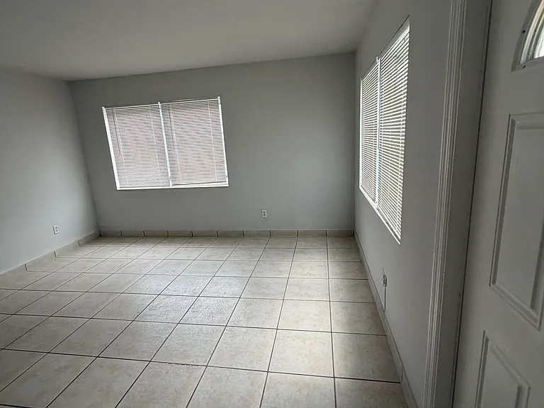 14 Apache St — Photo 4