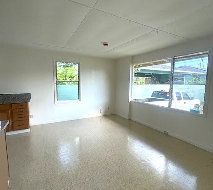 1st image of 533A Maluniu Ave
