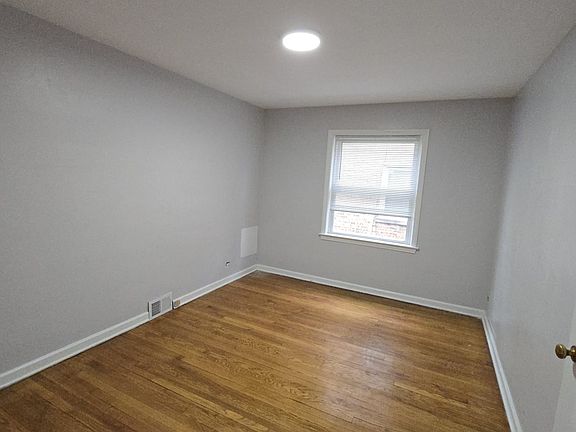 2nd image of 6516 N Seeley Ave #1N