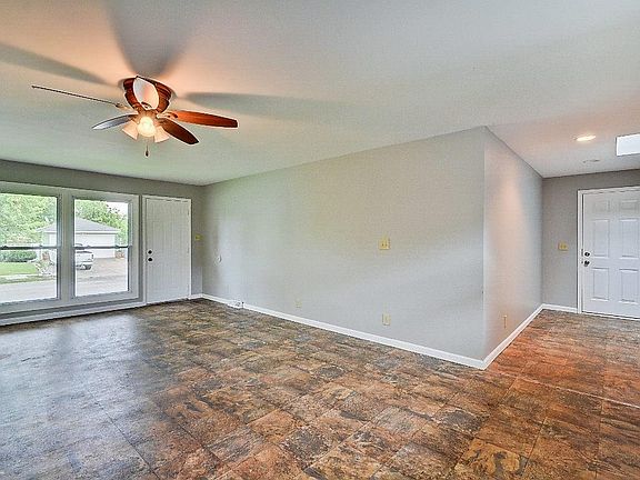 5th image of 7585 E 52nd St