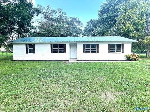 31 Forest Valley Dr, Albertville, AL 35950