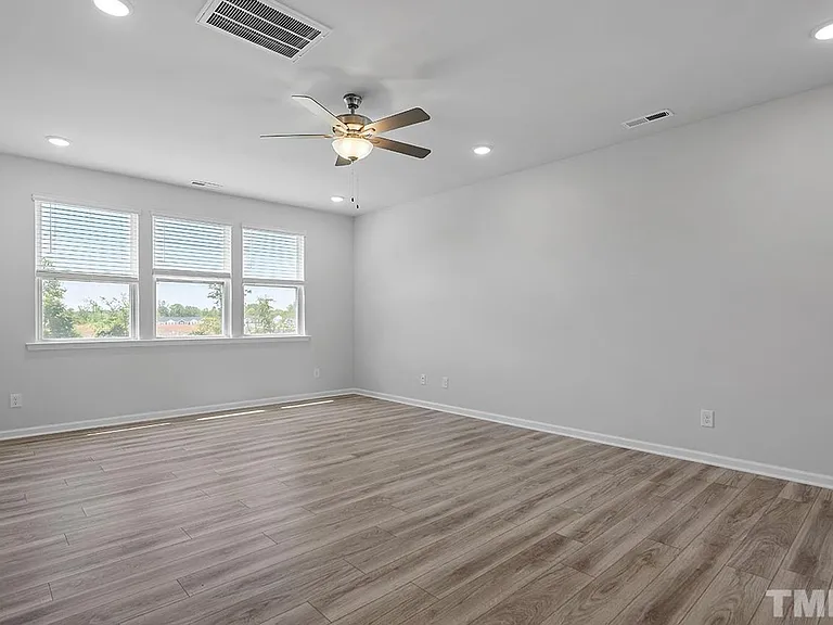 111 Umbrella Way — Photo 8