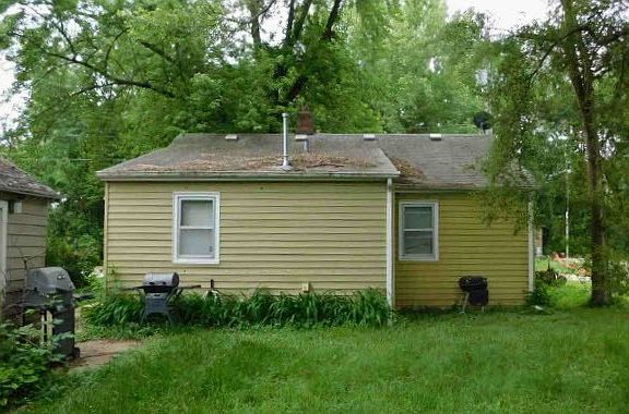 2nd image of 641 Arbutus Ave