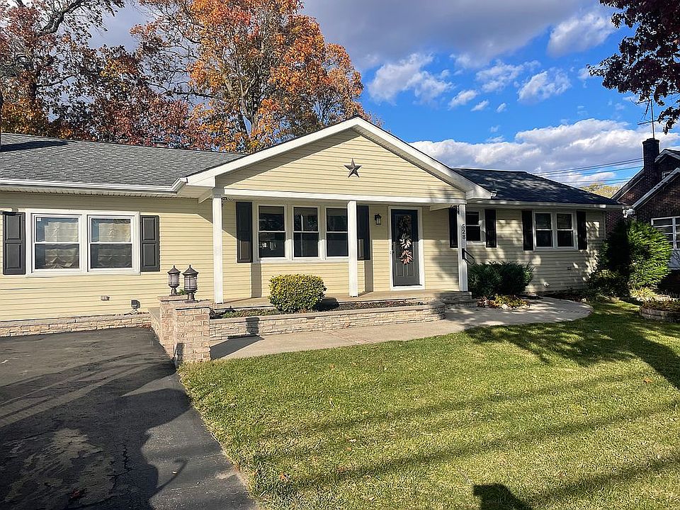 1st image of 528 Foster Ave