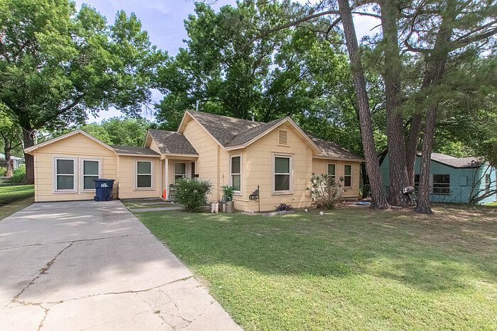 1st image of 1916 Houston Pl