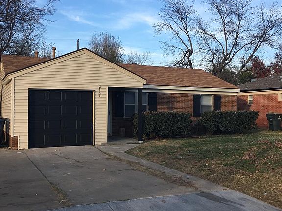 2137 WESTCHESTER DR IN THE VILLAGE