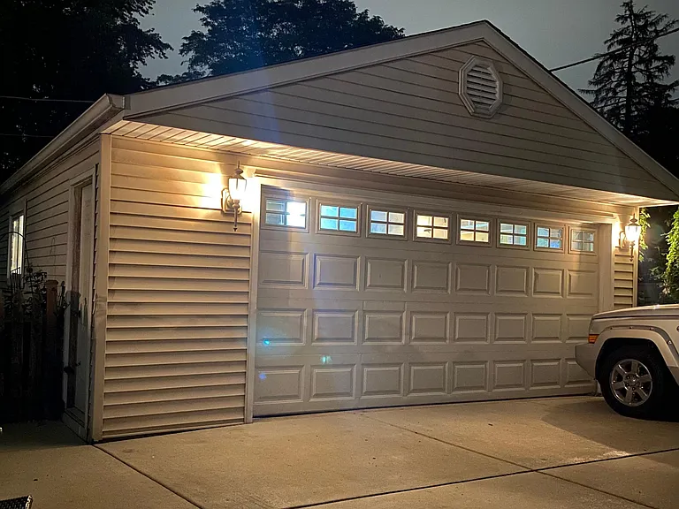 2 1/2 car garage