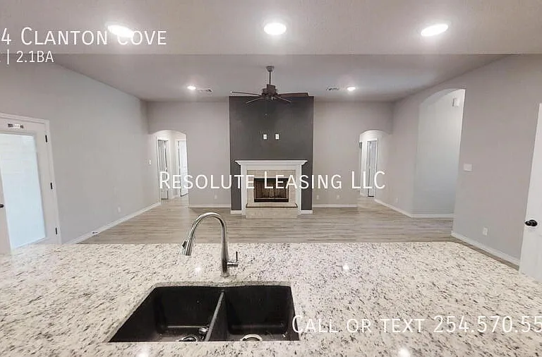 904 Clanton Cv — Photo 8