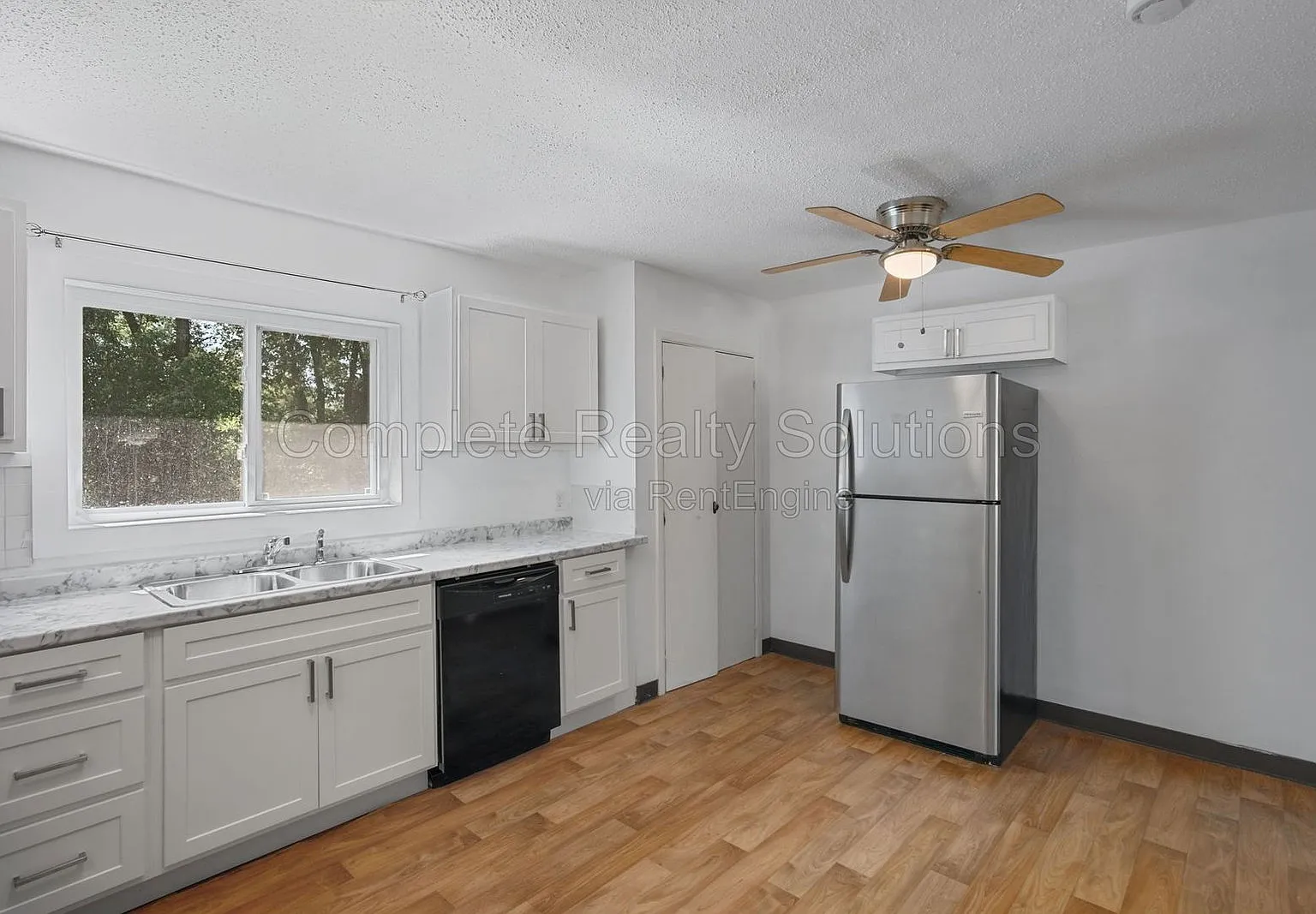 3 bed, 1.0 bath, 1326 sqft, $1,400 — Photo 3