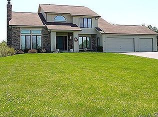 87 Bowerman Rd, Farmington, NY 14425