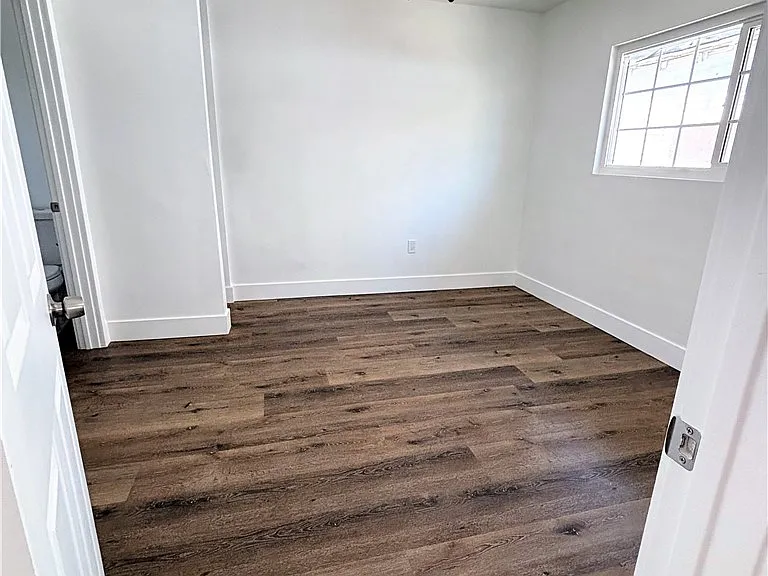 201 S Rowan Ave — Photo 7