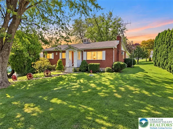 1235 Oakwood Dr, Bethlehem, PA 18017