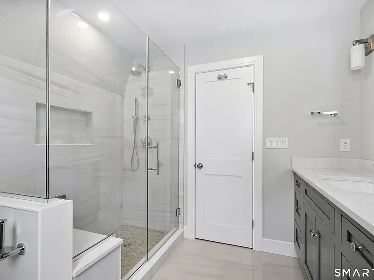 115 E Elm St — Photo 13