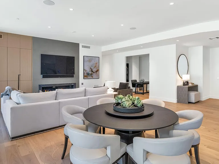 5000 N Camelback Ridge Rd #407 — Photo 4