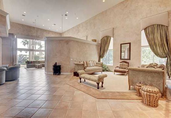Home For Sale In Woodfield Country Club