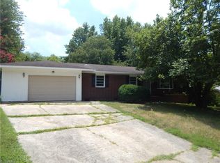 505 Rosebriar Ct, Greensboro, NC 27407