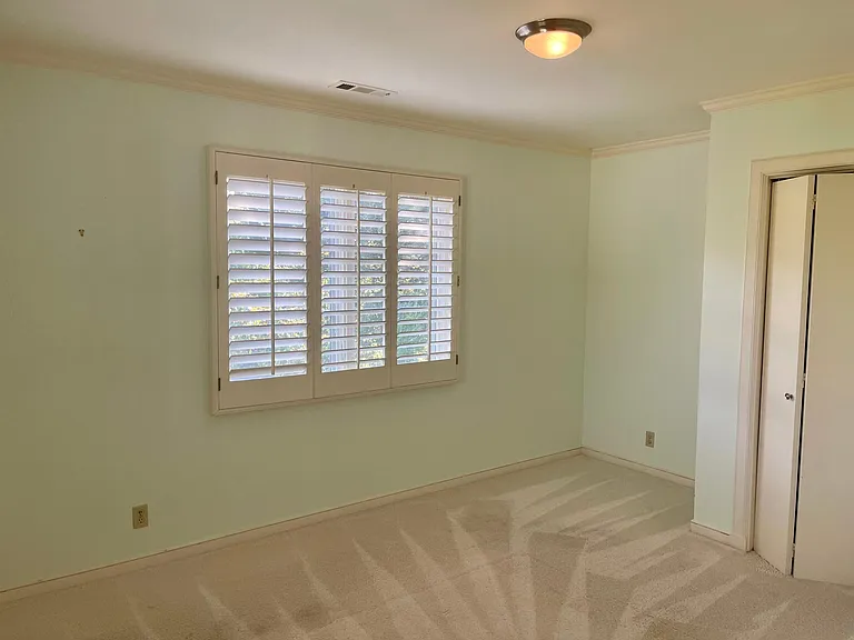 1404 Hillside Cir — Photo 17