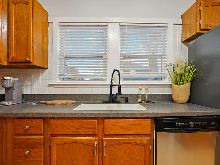 205 W Quincy St — Photo 16