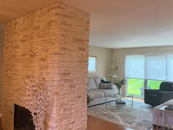 7589 Danbury Cir, West Bloomfield, MI 48322