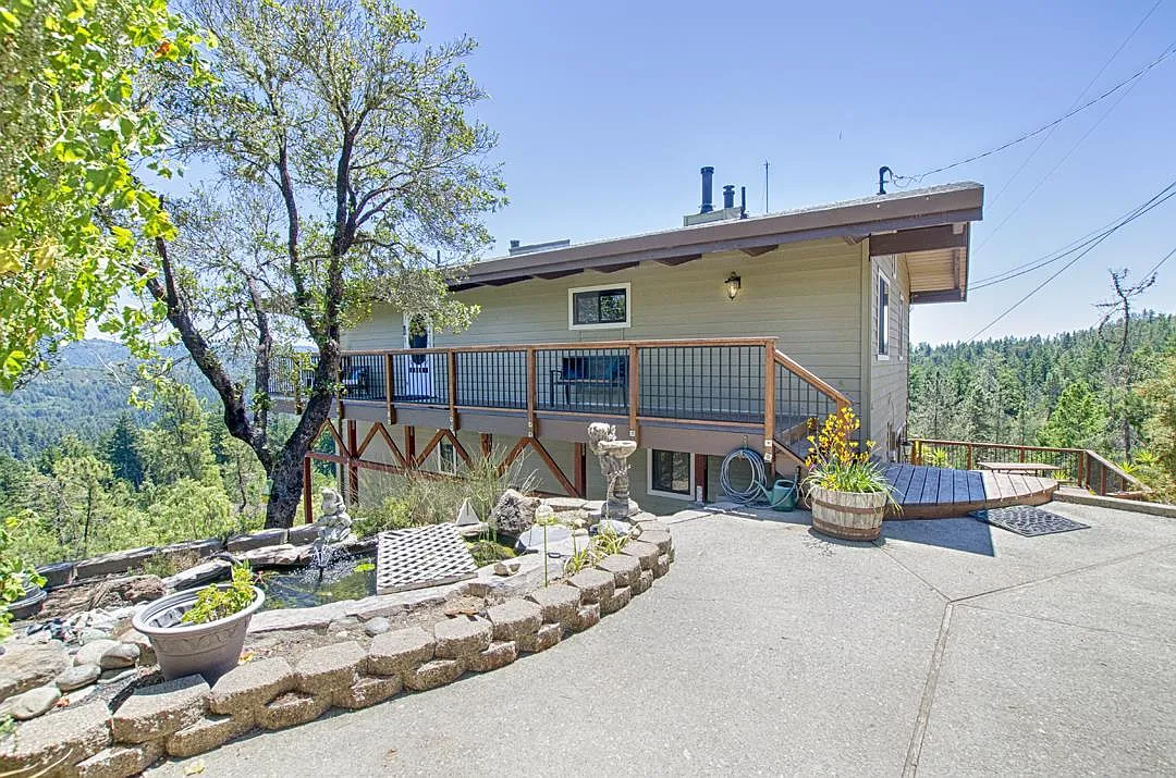 1275 Pinecrest Dr photo 1