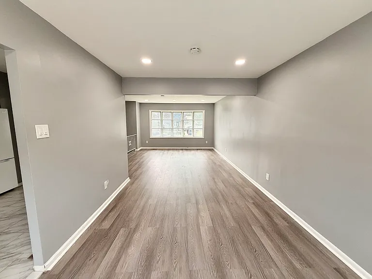 309 Ellis Ct — Photo 4