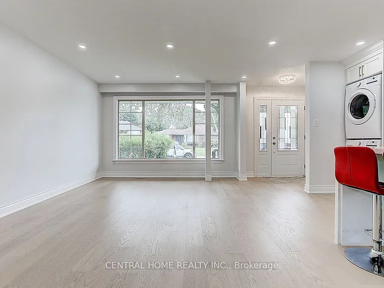 40 Sherwood Forest Dr #MAIN — Photo 3