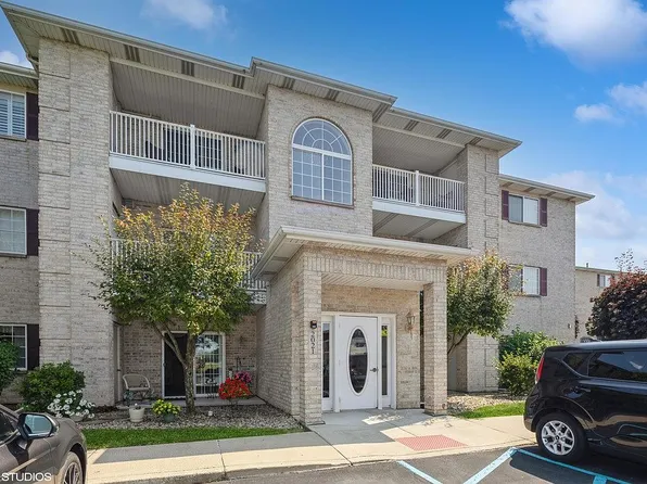 2021 W 75th Pl, Merrillville, IN 46410