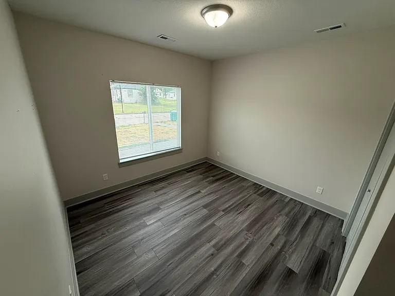942 N Glendale St — Photo 10