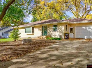 721 E Blue Earth St, Lake Crystal, MN 56055