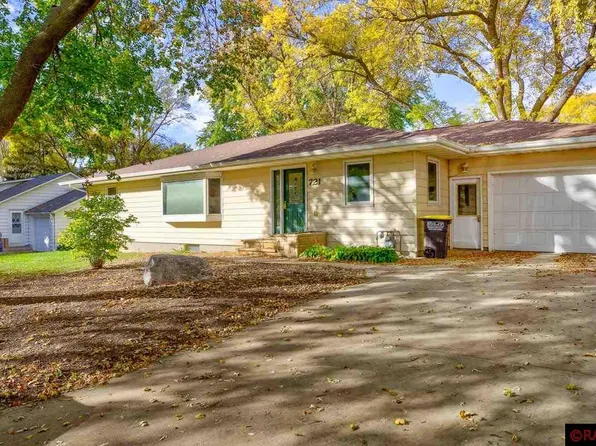 721 E Blue Earth St, Lake Crystal, MN 56055