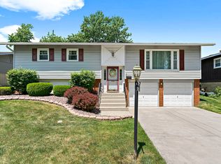 6148 Rob Roy Dr, Oak Forest, IL 60452