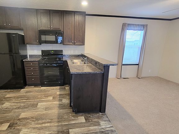 3rd image of 142 Texas St #142