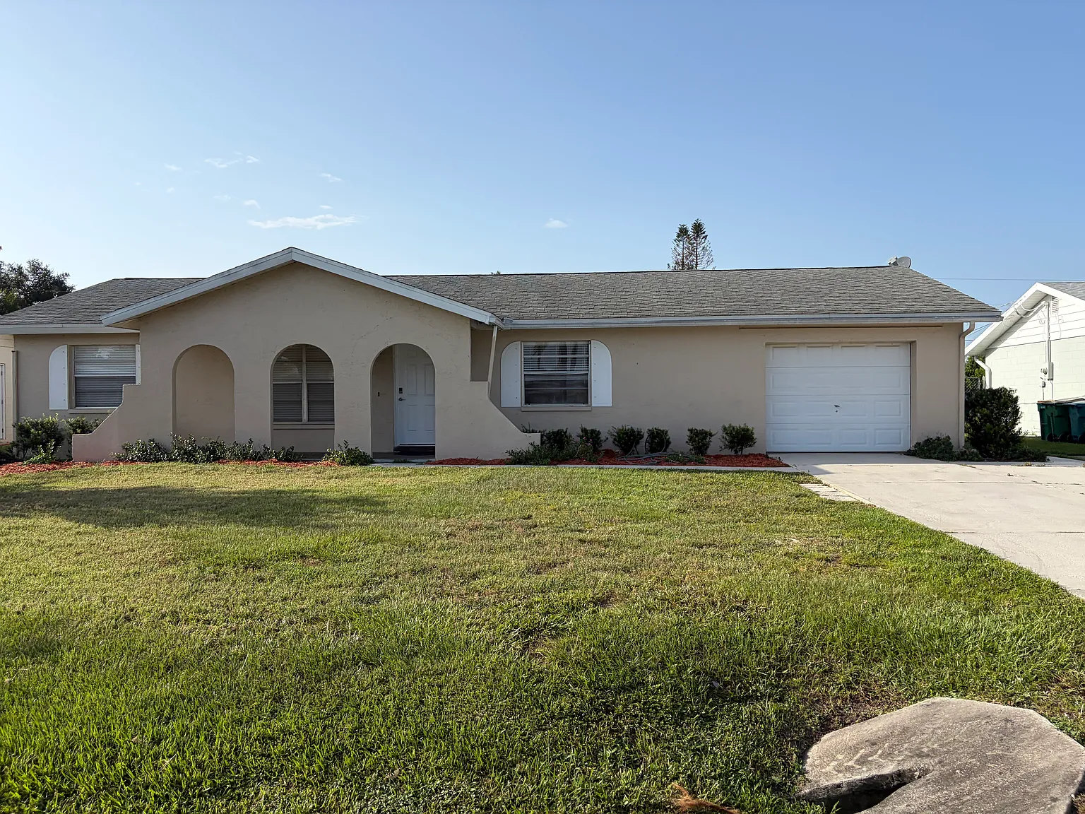 3 bed, 1176 sqft, $1,950 — Photo 1