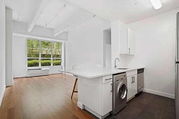 Rented by SERHANT. | media 23