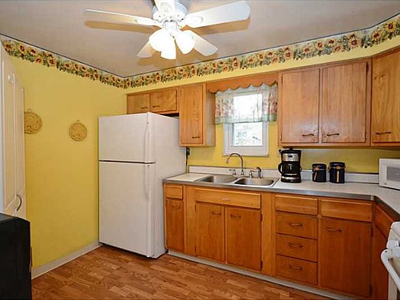 5th image of 912 Vista Glen Dr