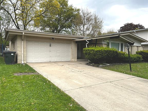 2nd image of 1041 W Iowa St
