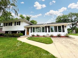933 Cornell Ln, Schaumburg, IL 60193