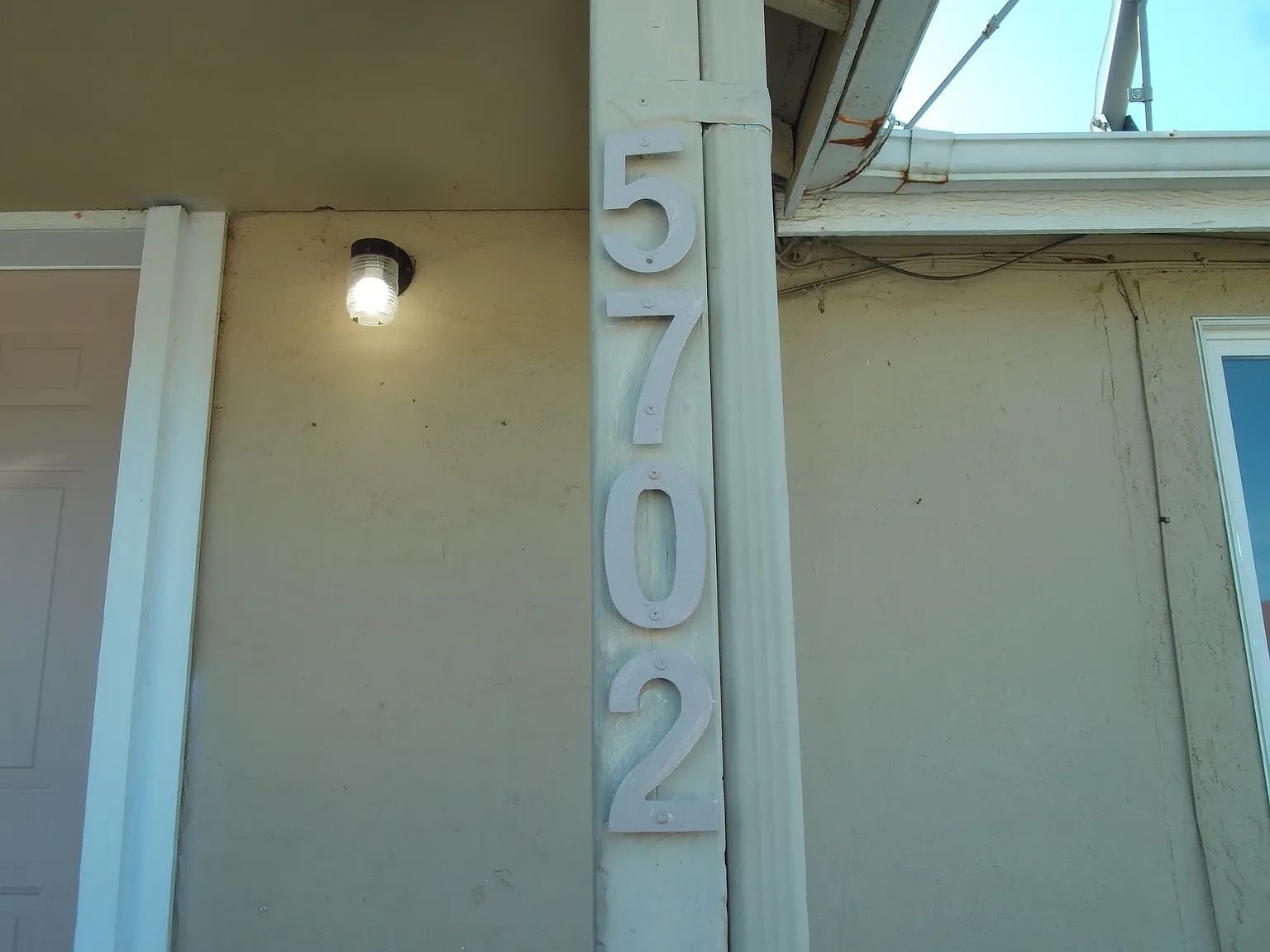 5702 Lindhurst Avenue - 5702 — Photo 2