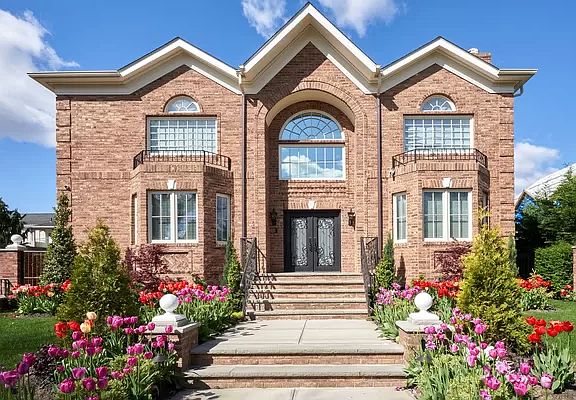 2nd image of 5-12 Parsons Blvd