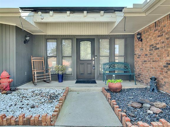 4th image of 3100 N Meadowood Dr