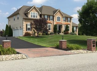 10 Hunters Creek Cir, Mullica Hill, NJ 08062