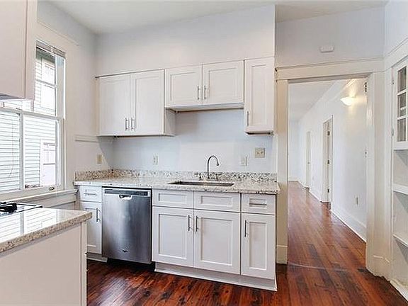 4th image of 3027 Robert St