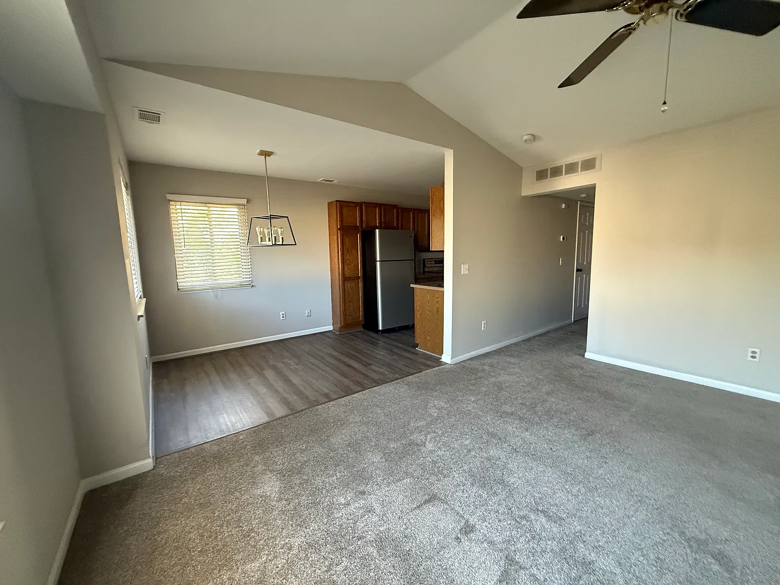 2 bed, 828 sqft, $1,350 — Photo 1