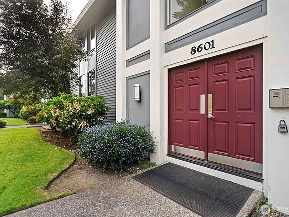 3rd image of 8601 Zircon Drive SW #A4
