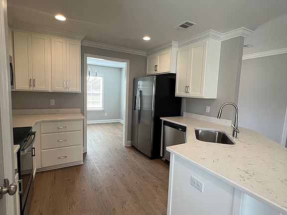 4th image of 706 Osprey Cir