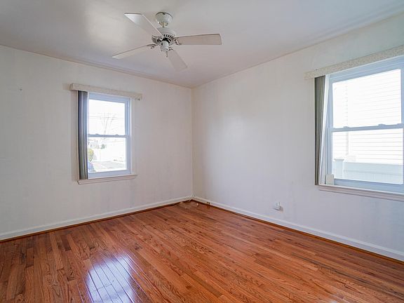3rd image of 175 Franklin St