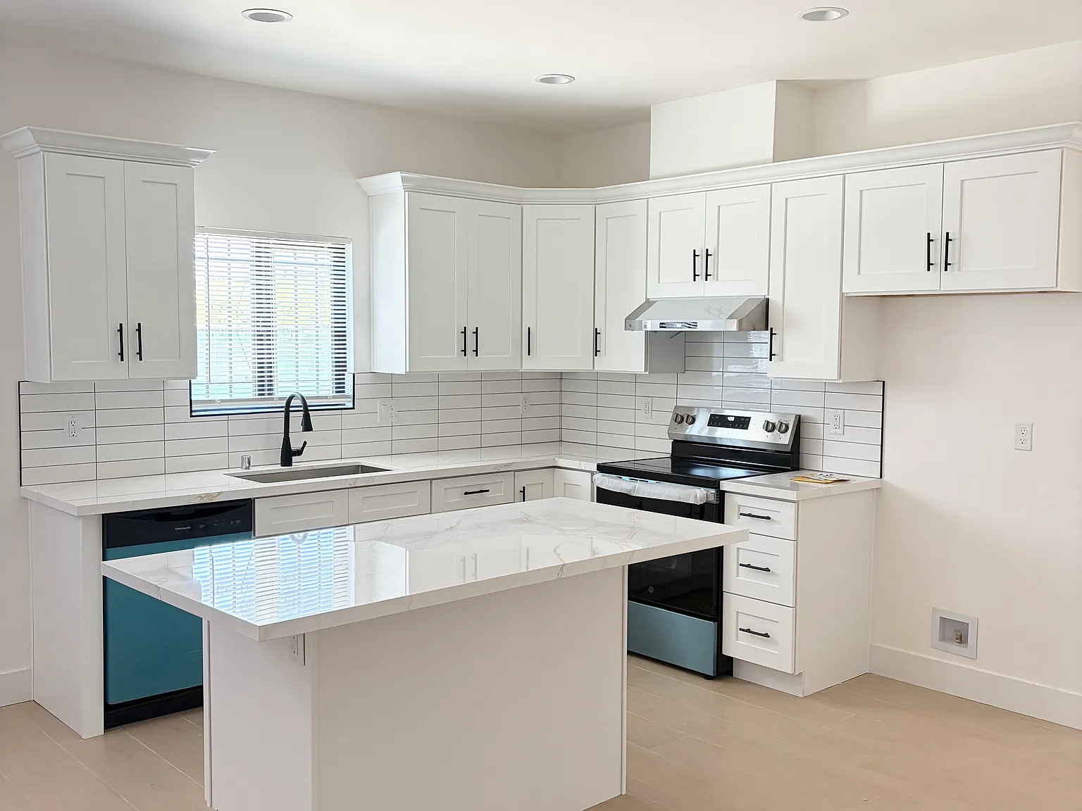 4 bed, 1200 sqft, $3,800 — Photo 3